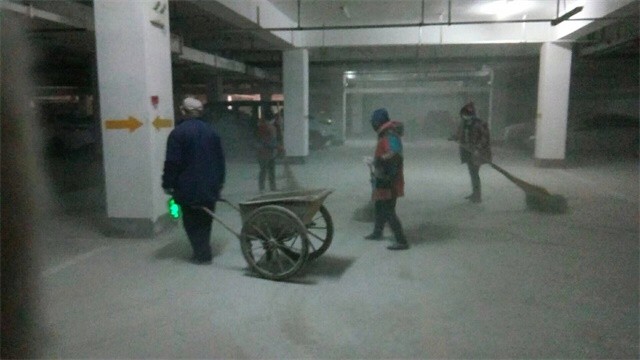 打扫地下室