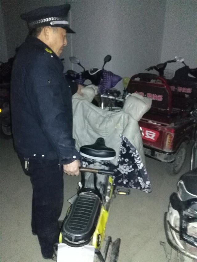 整理1#1单元内电动车