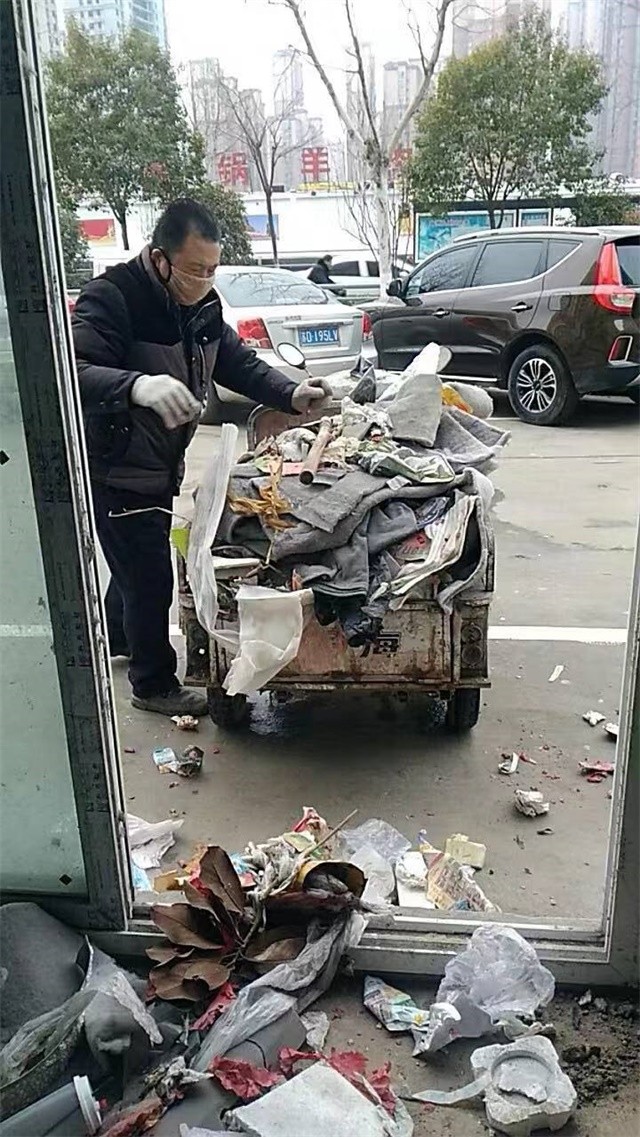 清理门面房垃圾